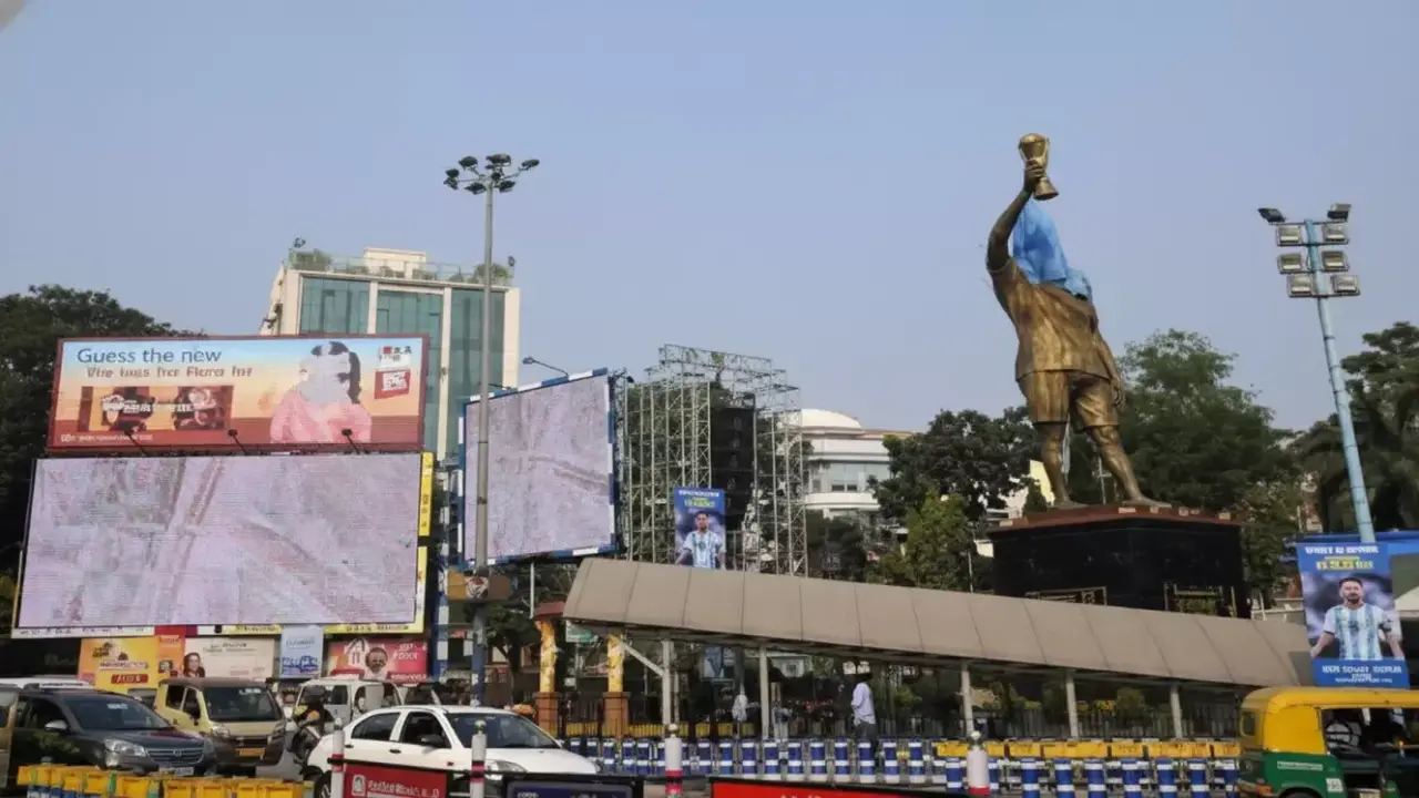 تمثال ميسي العملاق في الهند يثير جدلاً واسعاً مع قيود أمنية على الكشف الافتراضي